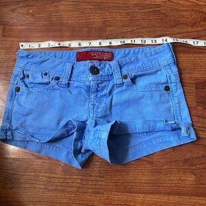 Low rise blue guess shorts
